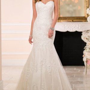 Brand new Stella York Fitted Lace Wedding Dress